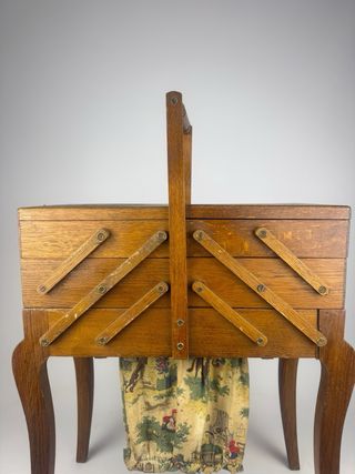 Costurero de madera francés vintage