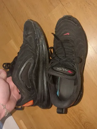 Zapatillas Nike Air Max 720 Negras Rojas