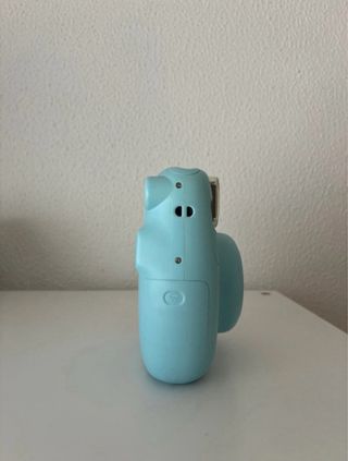 Instax Mini 11 azul pastel + funda + 14 fotos