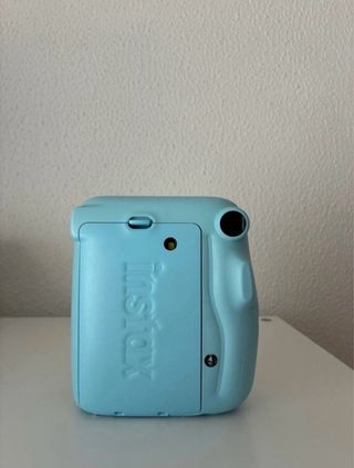 Instax Mini 11 azul pastel + funda + 14 fotos