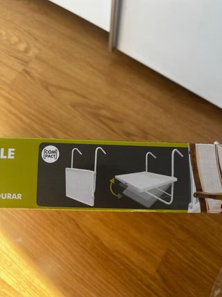 Tavolo sospeso per balcone in metallo e plastica