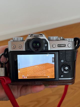 Fujifilm XT20 con funda y correa roja
