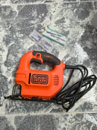 Sierra de calar Black+Decker naranja