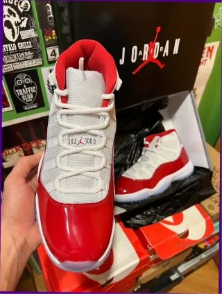 Jordan 11 Rojo Blanco Talla 43 Nuevas