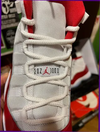 Jordan 11 Rojo Blanco Talla 43 Nuevas