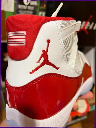 Jordan 11 Rojo Blanco Talla 43 Nuevas