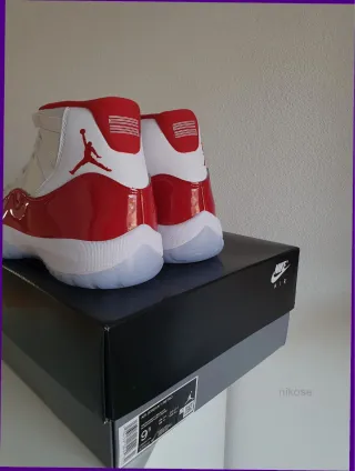 Jordan 11 Rojo Blanco Talla 43 Nuevas
