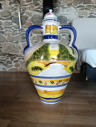 Jarrón de cerámica grande pintado a mano
