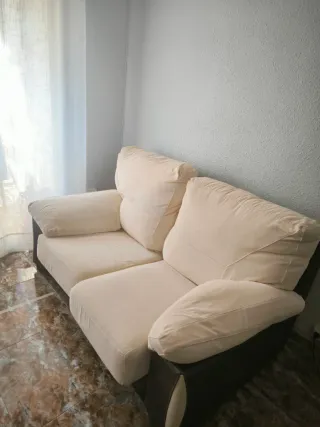 Alicante Centro. Sofá de 2 plazas 158cm por 100cm
