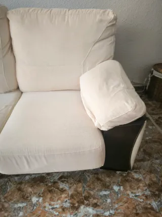 Alicante Centro. Sofá de 2 plazas 158cm por 100cm