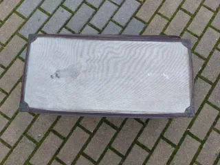 Baúl antiguo/vintage con diseño de casas