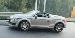 Audi TT Roadster 8J, tamaño 1:24