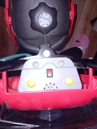 Moto eléctrica infantil roja con cargador