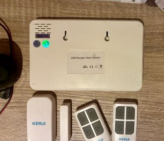 Kit alarma GSM KERUI + 3 PIR + sirena + mandos