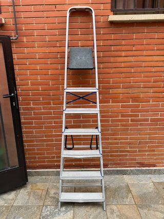 Escalera de aluminio plegable