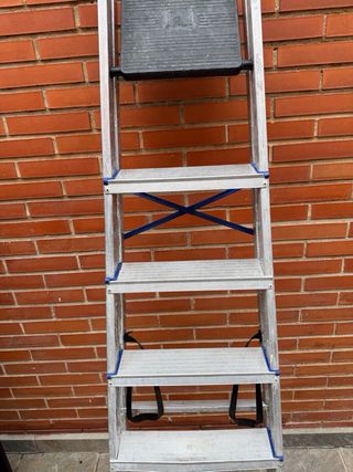 Escalera de aluminio plegable