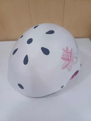 Casco Oxelo blanco con diseño floral