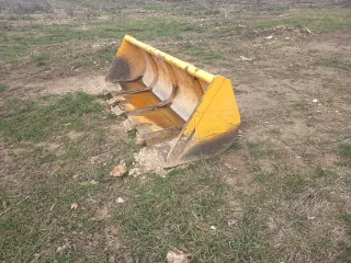 Tractor con pala frontal