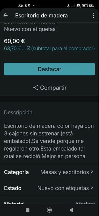 Escritorio de madera nuevo con etiquetas