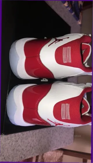 Jordan 11 Rojo Blanco Talla 44 Nuevas
