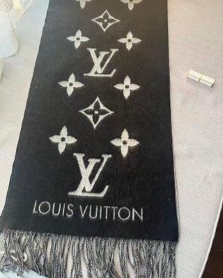Bufanda Louis Vuitton Monogram Gris Negra