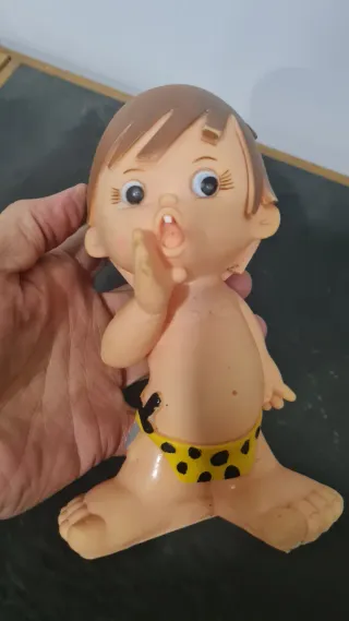 Figura de goma bebé cavernícola