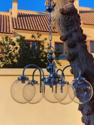 Lámpara vintage con globos transparentes