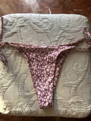 Bikini morado estampado flores