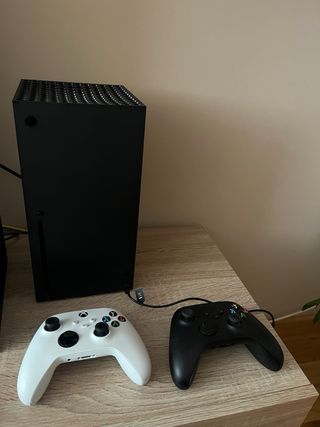 Xbox Series X + 2 mandos