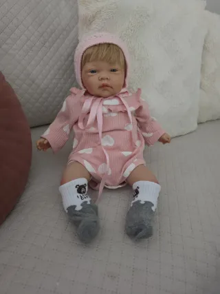 Muñeca bebé realista
