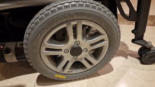 Silla de ruedas eléctrica con bipedestación