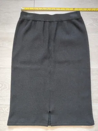 Gonna nera invernale con bottoni