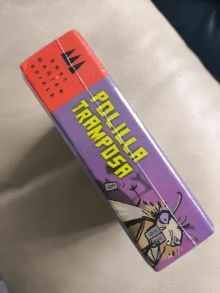 La polilla tramposa, precintado, en español.