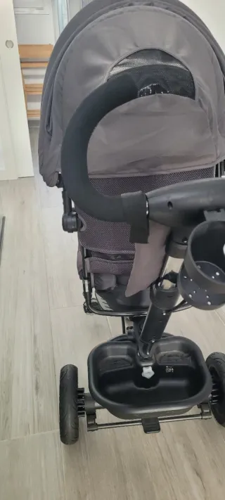 Triciclo Kinderkraft Aveo Gris