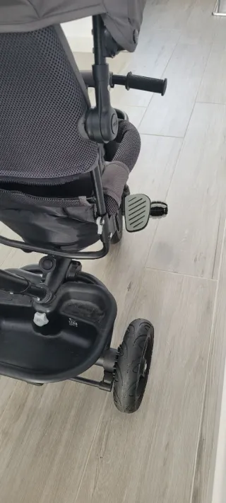 Triciclo Kinderkraft Aveo Gris