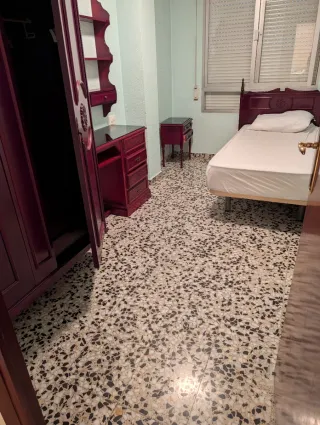 Habitación en alquiler para chica que trabaje