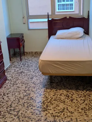 Habitación en alquiler para chica que trabaje