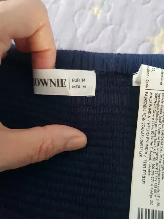 Falda corta azul chica