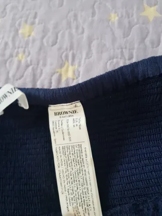 Falda corta azul chica