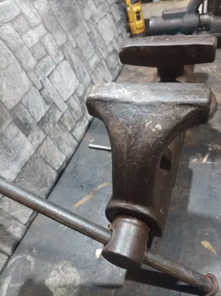 Tornillo de banco IRIMO 150