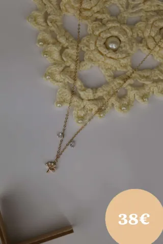 Collar bañado en oro con árbol de la vida