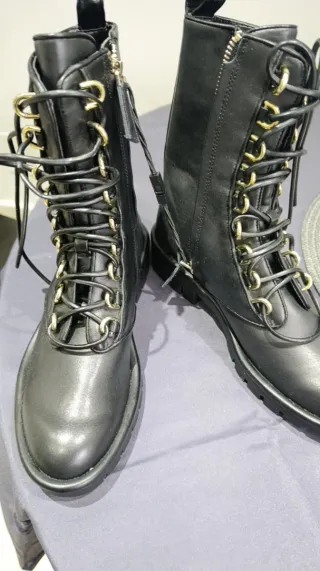 Botas Zara media caña cremallera dorada