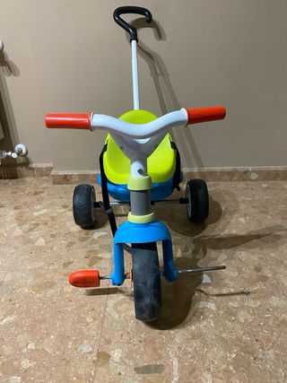 Triciclo infantil Smoby con empujador