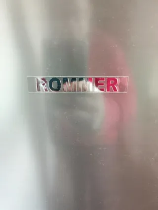 Nevera Roomer y Monitor Samsung con Mando