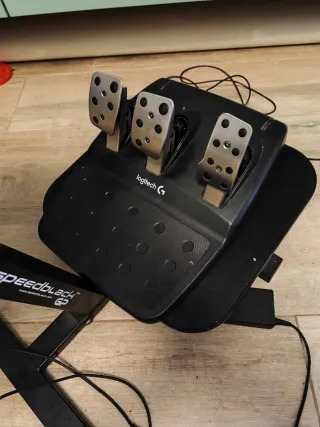 Volante Logitech ps4 + soporte speedblack gp