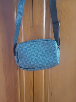 Bolso bandolera negro y gris