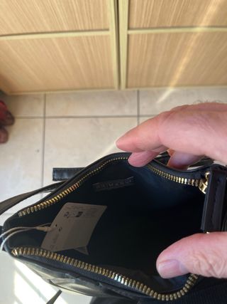 Bolso Negro Acolchado con Correa Ajustable