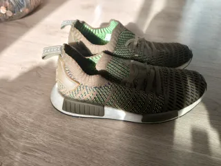 Tenis Adidas Marrón y Verde