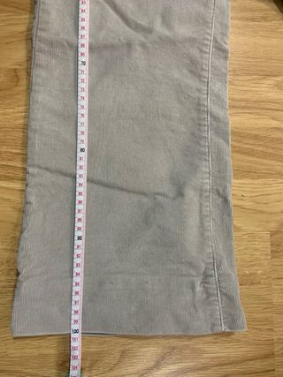 【Uniqlo】Pantalones de pana beige acampanados