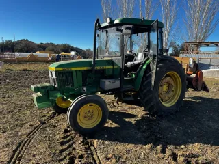 Tractor John Deere 5500